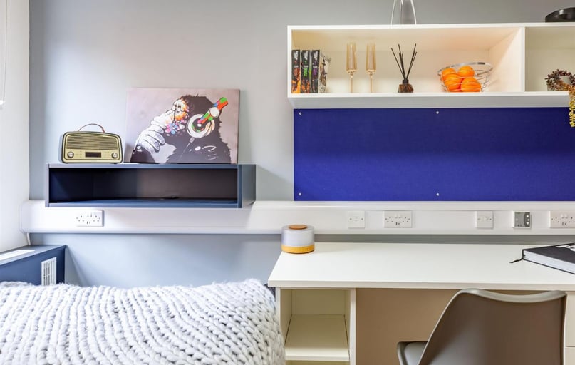 Bridge Street, City Centre, Guildford - Image 1